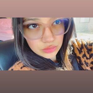 Meet your Posher, Daniela